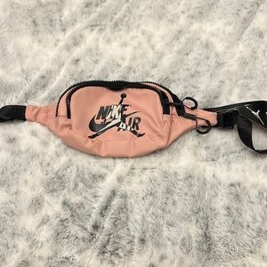 NWT!! Nike Fanny pack!! Size small
